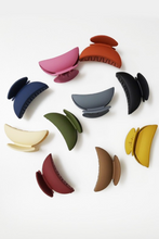 Cargar imagen en el visor de la galería, Matte Hair Claw Clips
